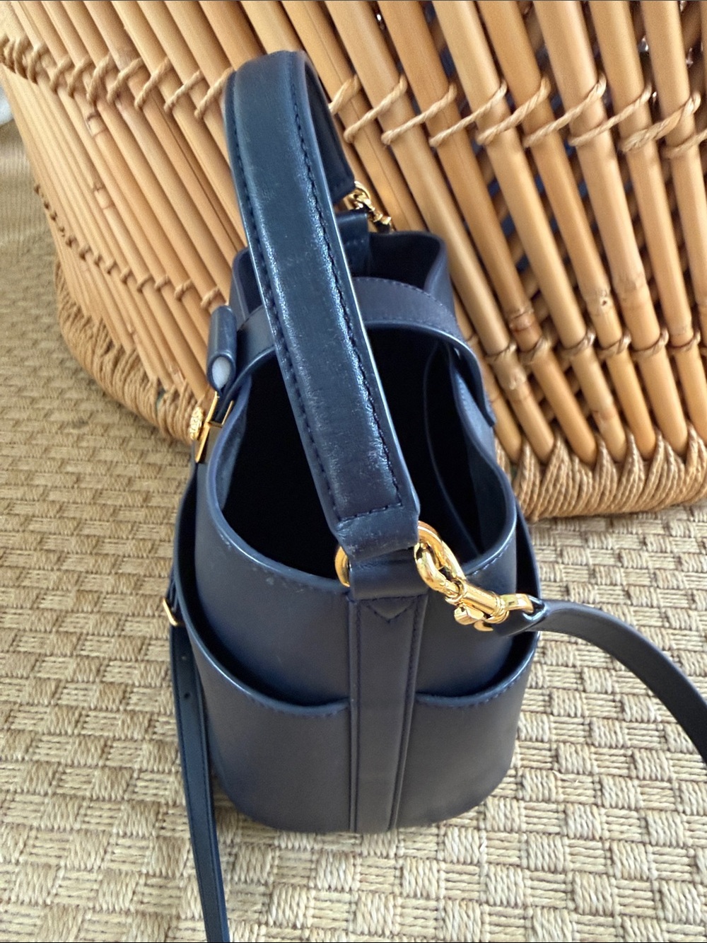 Veronica Beard Small Crest Bucket Crossbody Bag Navy Leather - Picture 3 of 8